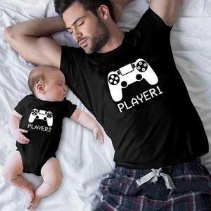 Familienübergreifende Outfits 1pc Player 1 Spieler 2 lustiger Vater Sohn aussehen t-Shirt Sommer Kurzarm T-Shirt für Daddy Baby Bodysuit Familie Matching Clothes T240513