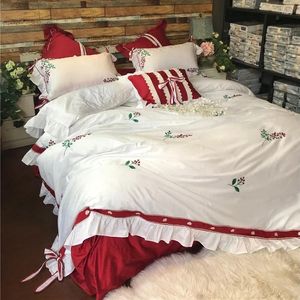 寝具セットカットンホワイトかわいい弓の赤いベリー刺繍シルクピンクフリルシート枕カバーの掛け布団セットキングサイズ