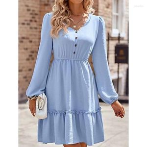 Casual Dresses Autumn Winter Long Sleeve Dress Women V-ringen Front Button Frill Trim Ruffle Hem Solid A-Line Gress ljusblå