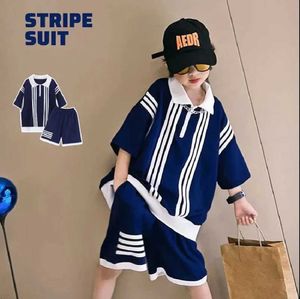 Giyim Setleri Yaz Boys Pamuk Stripe Yarım Zipper Donanma Hazırlık Giyim Seti Okul Çocukları 2 PCS Atletik 5-16 Yıl D240514