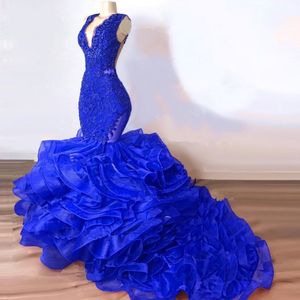 Luxury Royal Blue Lace Pärled sjöjungfrun Prom Dresses V Neck 2020 Puffy Cascading Ruffles Long Evening Glows Sexig Party Dress Vestido Form 227x