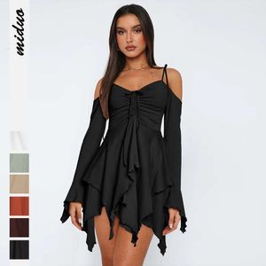 Tragen Sie langes Patchwork auf einem Camisole -Kleid für Halloween -Auftritte, unregelmäßiger kurzer Rock F51439