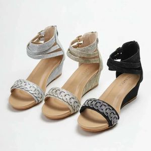 2024 Sandals Summer Mulheres Flash Diamond Roman Shoes Wedge Heel Fashion Pattern Dark Straps Cruzes Zip Ladies Party Vocation sa