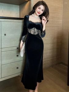 Casual klänningar mode damer vintage svart sammet långa kvinnor kläder elegant sexig fyrkantig krage smal fest klänning robe femme vestidos
