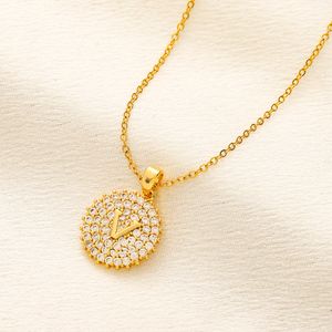 Luxury 18k Gold Plated 925 Silver Plated Necklace Brand Designer Classic Round Pendant Necklace Boutique Diamond Inlaid Charming Girl Necklace Box Birthday Party