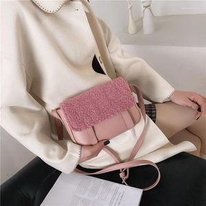 Bolsas de ombro pequenas lã moda damas de uma bolsa de mensageiro de viagens Bolsa de couro Lady Flip 2024