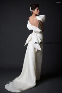 Party Dresses Big Bow Dubai Arabic Women Formal Wear Unique Design Prom White Long Court Train Ruffles Backless Evening Gown