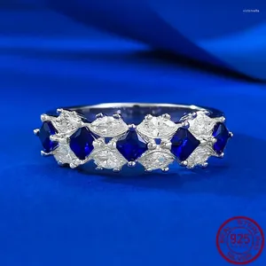 Кластерные кольца S925 Серебряные женские женские благородные голубые бриллианты искусственное сапфировое кольцо ежедневная замена свадебные украшения гранд -стиль