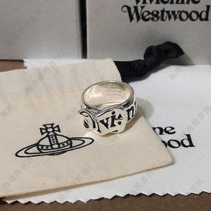 Varumärke Hög version Westwoods Light Luxury Punk Style Neutral Men and Women Belt Buckle Letter Ring Nail