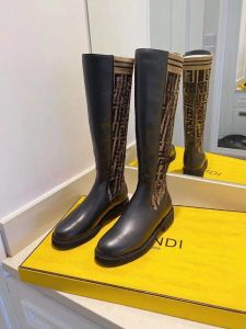 2024 하이힐 Chenile Boots Baguette 여자 부트 스퀘어 발가락 파란색과 검은 색 자카드 모티프 힐 높이 110 mm 숙녀 패션 디자인