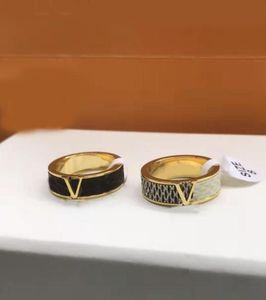 豪華なデザイナー2021 New Men039sまたはWomen039s Leather Ring18Kゴールドメッキカップルパーティーウェディングジュエリー7240127