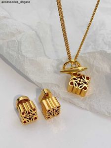 Designer halsband loews lyxiga smycken topptillbehör färglösa 24k guldhalsband för kvinnor design metall high end lång tröja kedja julklappsmycken