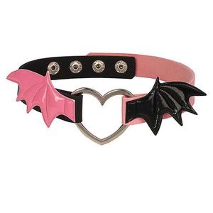 Chokers Neue gotische Halloween Batwing Halskette Damen Herz Halskette Leder Halskette Juwely Rolle Gothic Accessoires D240514