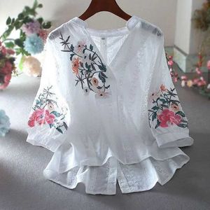 Women's Blouses Shirts Women Embroidery Flowers Woman Blouses V-neck Half Slve Lace Blouses Summer Thin Top Female Shirt Literary Cotton Shirts Y240510RKQ4