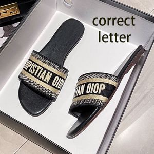 Designer di qualità Slifori Donne Slide Sandals Scarpe designer Slide Luxury Summer Fashion Wide Flaty Slippery Sfpirgo Sandals Flip Flip Flip