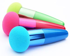 Nya kvinnliga vårdborstar Cream Foundation Make Up Cosmetic Makeup Borstes Liquid Sponge Brush Random Color1582458