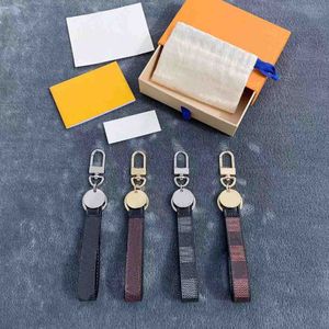 2022 Neues Luxusschlüsselkain für Männer Schlüsselkettenringhalter Marke Designer Geschenkbox Frauen Auto Schlüsselschüsse Leder 295K
