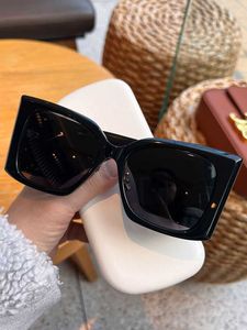 Wybrane Święte Duża ramka Czarna Owczesna i ultra szerokie nogi Spersonalizowane okulary przeciwsłoneczne dla kobiet, które są popularne w Internecie Szczupłe