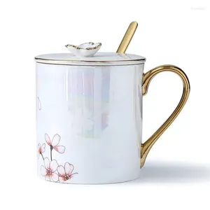 Tassen 14,5 Unzen Kirschblüte Porzellan Kaffeetasse Perle Glaze Keramikmilchbecher mit Deckel Löffel Ins Stil Geschenke für Freunde