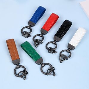 Flera färger Luxury Car Keychain äkta läder Key Chain Pure Color Buckle Cars Key Ring Car Accessories Present Acesssorie