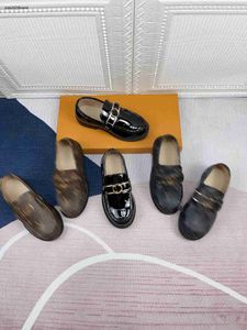 أحذية جديدة للأحذية مصممة للأطفال أحذية رياضية حجم 26-35 صناديق الحماية