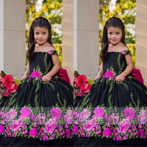 2022 Vintage Mexican Girls Pageant Dresses Floral Applique Off Shoulder Lace-up Satin Flower Girl Dress For Wedding Quinceanera Mini 214i