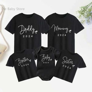 Family Matching Outfits Funny parents brothers and sisters baby 2024 family matching clothes cotton parents childrens Tshirts baby tights family appearance T2405