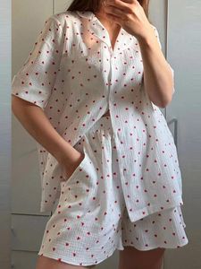 Hemkläder Kvinnors sommarpyjama Set Lapel Neck Button Down Short Sleeve Tops Elastic midjeshorts Hjärttryck 2 -stycken Lounge Outfits