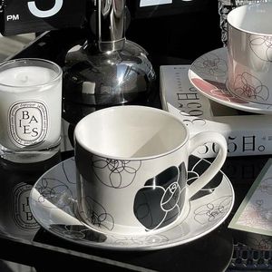 Tabaklar Üst Sınıf Nordic Bone China Coffee Cup Yaratıcı Avrupa Çay Seti ve Saucer Partisi İktibat Çay Fincanı Porselen Güzel G