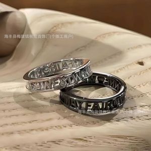 Marca Westwoods Hollow Letter Ring for Womens personalizado com unhas de alta e pequena série de abertura