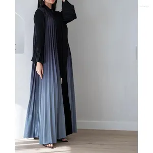 Women's Jackets Miyake Style Gradient Color Long Outer Shawl 2024 Spring And Autumn Long-sleeved Hand-pleated Large Robe For Slimming Women