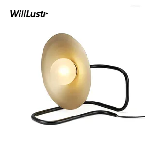 Bordslampor Nordic Iron Trumpet Lamp Glass Shade El Study Living Room Bedroom Studio Bedside Black Gold Horn Art Deco Desk Lighting