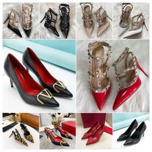 المصمم High Heels Classic Classic Metal V-Buckle مدبب الكعب رفيع الأسود والأحمر مرصع بالجلد المكشوف الكعبة المكشوفة