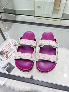 2024 New Sandals Canvas Fabric Schroowa Rhinestone 3D 3 차원 리고 하드웨어 버클 내장 TPU 조각 된 엠보싱 밑창