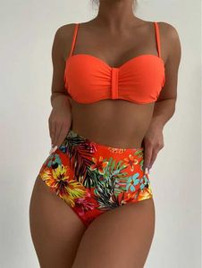 Kvinnors badkläder Nya 2024 kvinnor blommor lapptäcke baddräkt förkläde kamisol baddräkt sexig push ups midja bikini set bikini baddräkt j240510