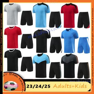 23 24 25 Tasarımcı Erkekler Spor Giyim Futbol Seti Takım Emblem Jersey Serisi Yetişkin Dünya Kupası Milli Takım Futbol Kulübü Spor Gündelik Forma Şort Erkek Üniforması