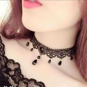Chokers Delysia King Womens Vintage Palace Gothic Halsband Crystal Pendant Design Black Spets Halsband Clavik Chain D240514