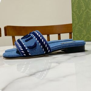 Sandaler berömda designer kvinnor tofflor rum sandaler platta häl glider skum löpare strand hotell inomhusskor med låda