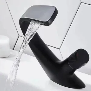 Смесители раковины в ванной комнате черная креативная форма мыть