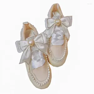 Sıradan ayakkabılar kız platformu bahar bej çok yönlü tatlı yay tahtası inci spor ayakkabılar rahat yürüyüş lolita bayan