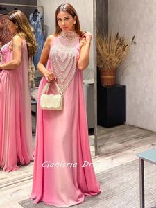 Party Dresses Pink High Neck Dubai aftonklänning a-line ärmlösa pärlor pärlor chiffon saudi arabisk formell klänning