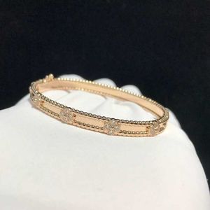 Unique charm vaned bracelet designed for lovers Narrow Bracelet with Light Luxury and Simple Design with common vanley