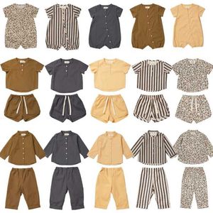 Zestawy odzieży Summer KS Childrens Zestaw ubrania Unisex Solid Striped Top Shirt Baby Cute Casual Scossuit Boys and Girls Dinosaur Shirt Spodnie D240514