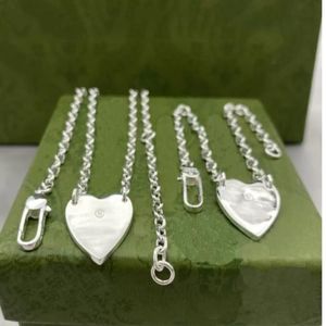 925 Silver Love Halsband Armband Designer Kvinnor Mens Sterling Silver Heart Pendant Jewelry Choker Luxury Halsband Armband för älskare 259D