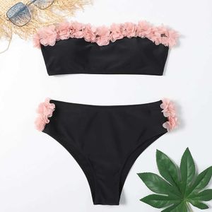 Kvinnors badkläder söta kvinnor blommor bikini baddräkt med svart veckad nederkant och stropplös kort bikini tvådelar sexig mellansökning baddräkt j240510