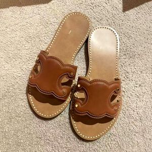 Designer de luxo Sandale Mulheres chinelas de primeira qualidade moda de moda verão genuíno couro sandália masculas planas para fora deslize sapatos casuais praia sliders lady lady loafer