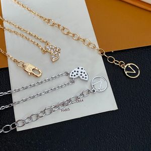 Diamond Flower Letter Pendants Designer Necklaces Choker Brand Jewelry Crystal Necklace Chains High Quality Copper Men Womens Wedding Birthday Gifts