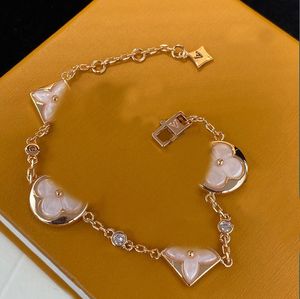 Designer armband kvinnors vita diamantdesigner smycken fyrblad klöver blomma alfabetarmband