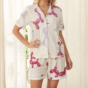 Ubranie domowe 2 -częściowy zestaw piżamy z krótkim rękawem guziki lapowe u góry wzór szorty z drukiem Zestawki do sutaka 2024 Letni salon zużycie