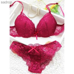 BRAS SETS Womens Sexy Lingerie Set Fashionable Lace Lingerie Set Lämplig för kvinnor Solid Color BH Bekväm nära montering underkläderuppsättning xw